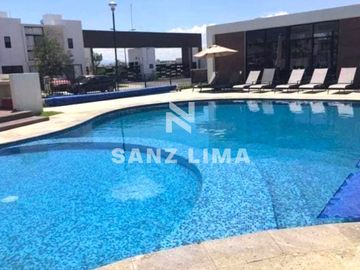 Alteza Imperial: Casa atractiva frente a amenidades del fraccionamiento.