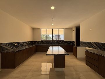 CASA VENTA MÉRIDA, 4 HABITS, ALBERCA, PRIV. PARQUE NATURA CHOLUL, CIRUELA 213.