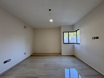 CASA VENTA MÉRIDA, 4 HABITS, ALBERCA, PRIV. PARQUE NATURA CHOLUL, CIRUELA 213.