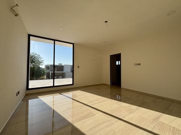 CASA VENTA MÉRIDA, 4 HABITS, ALBERCA, PRIV. PARQUE NATURA CHOLUL, CIRUELA 213.