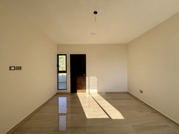 CASA VENTA MÉRIDA, 4 HABITS, ALBERCA, PRIV. PARQUE NATURA CHOLUL, CIRUELA 213.