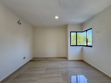 CASA VENTA MÉRIDA, 4 HABITS, ALBERCA, PRIV. PARQUE NATURA CHOLUL, CIRUELA 213.