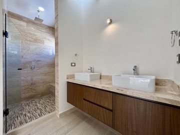 CASA VENTA MÉRIDA, 4 HABITS, ALBERCA, PRIV. PARQUE NATURA CHOLUL, CIRUELA 213.