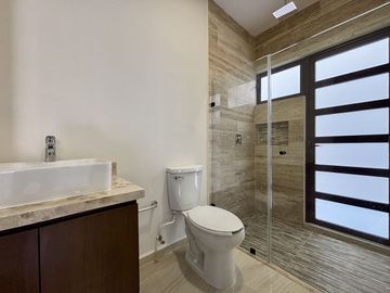 CASA VENTA MÉRIDA, 4 HABITS, ALBERCA, PRIV. PARQUE NATURA CHOLUL, CIRUELA 213.