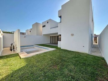CASA VENTA MÉRIDA, 4 HABITS, ALBERCA, PRIV. PARQUE NATURA CHOLUL, CIRUELA 213.