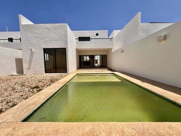 CASA VENTA MÉRIDA, PRIVADA TAMORA, AMENIDADES, 10% ENGANCHE, 3 HABITS Y ALBERCA