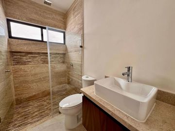 CASA VENTA MÉRIDA, PRIVADA TAMORA, AMENIDADES, 10% ENGANCHE, 3 HABITS Y ALBERCA