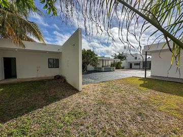 hermosa casa con 4 habitaciones y una sola planta con piscina al norte de Merida