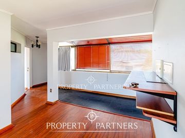 OPORTUNIDAD!! Gran casa sólida de dos niveles en el corazón de San Joaquin