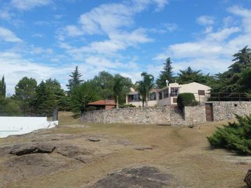VENTA CASA EN SIQUIMAN CON ACCESO AL LAGO VISTA LAS SIERRAS REF820