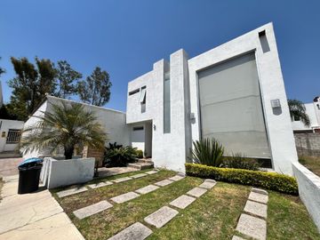 Casa en Venta en Campestre San Juan, SJR, Querétaro.