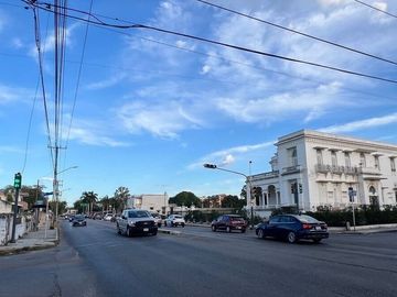En Renta, 2 Terrenos sobre Av. Pérez Ponce a corta distancia de Paseo de Montejo