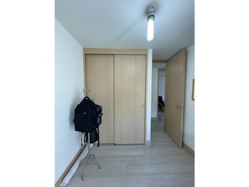 vendo moderno apto piso medio con buena vista loma del indio