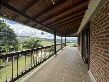 ACOGEDORA FINCA CON PISCINA Y KIOSKO EN PARCELACION EL BOSQUE DAGUA