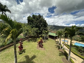 ACOGEDORA FINCA CON PISCINA Y KIOSKO EN PARCELACION EL BOSQUE DAGUA