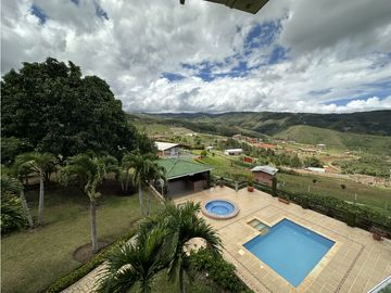 ACOGEDORA FINCA CON PISCINA Y KIOSKO EN PARCELACION EL BOSQUE DAGUA