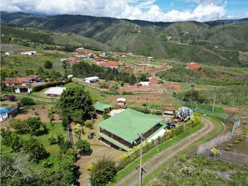 ACOGEDORA FINCA CON PISCINA Y KIOSKO EN PARCELACION EL BOSQUE DAGUA
