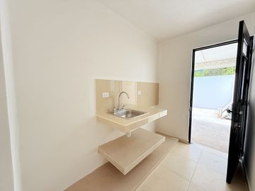 CASA REMODELADA EN VENTA DE UNA PLANTA CON PISCINA EN LAS AMERICAS, MÉRIDA.