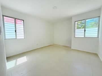 CASA REMODELADA EN VENTA DE UNA PLANTA CON PISCINA EN LAS AMERICAS, MÉRIDA.