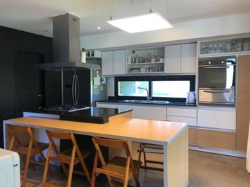 CASA EN BARRIO PRIVADO
