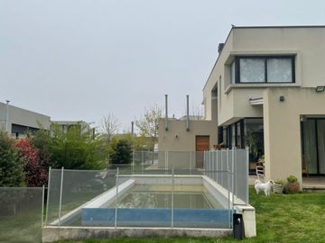 CASA EN BARRIO PRIVADO