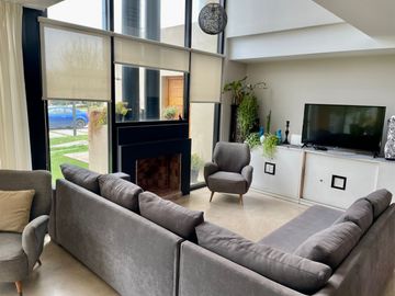 CASA EN BARRIO PRIVADO