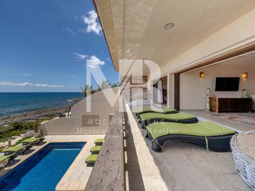 Villa frente al mar en venta