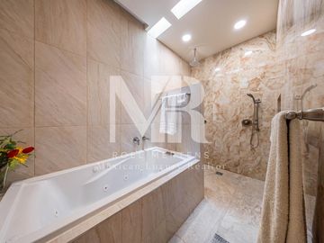Villa frente al mar en venta