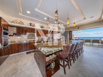 Villa frente al mar en venta