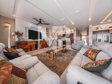 Villa frente al mar en venta