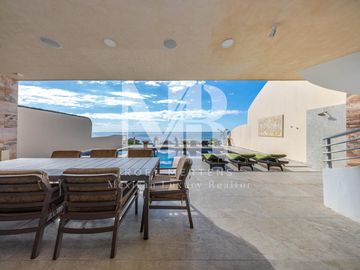 Villa frente al mar en venta
