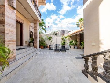 Villa frente al mar en venta