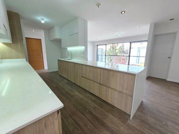 Venta de Dúplex de 178 m² – Vista a la ciudad, terraza, 2 cocheras y depósito
