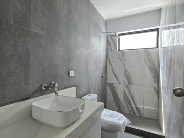 Venta de Dúplex de 178 m² – Vista a la ciudad, terraza, 2 cocheras y depósito