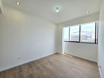 Venta de Dúplex de 178 m² – Vista a la ciudad, terraza, 2 cocheras y depósito