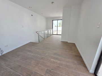 Venta de Dúplex amplio, iluminado y con vista a la ciudad