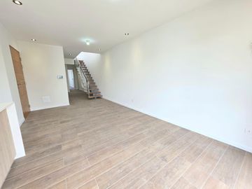 Venta de Dúplex amplio, iluminado y con vista a la ciudad