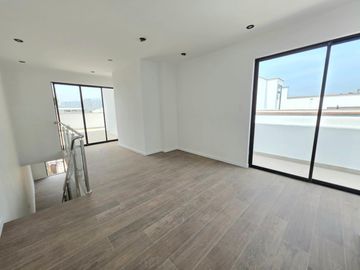 Venta de Dúplex amplio, iluminado y con vista a la ciudad