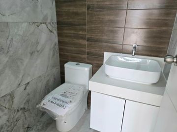 Venta de Moderno Dúplex con Vista a la Calle