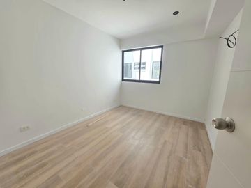Venta de Moderno Dúplex con Vista a la Calle