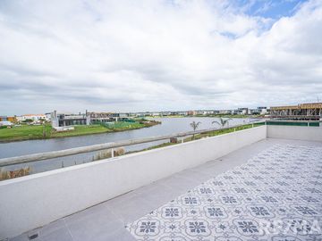 VENTA CASA 6 AMBIENTES EN PUERTOS DEL LAGO