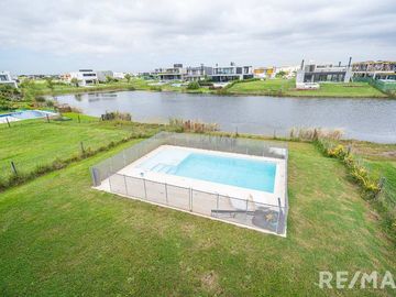 VENTA CASA 6 AMBIENTES EN PUERTOS DEL LAGO