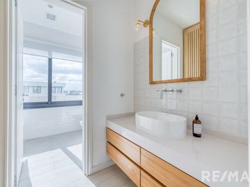VENTA CASA 6 AMBIENTES EN PUERTOS DEL LAGO