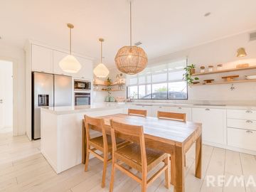 VENTA CASA 6 AMBIENTES EN PUERTOS DEL LAGO