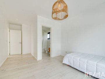 VENTA CASA 6 AMBIENTES EN PUERTOS DEL LAGO