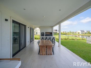 VENTA CASA 6 AMBIENTES EN PUERTOS DEL LAGO