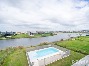 VENTA CASA 6 AMBIENTES EN PUERTOS DEL LAGO