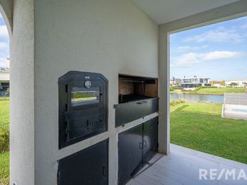 VENTA CASA 6 AMBIENTES EN PUERTOS DEL LAGO