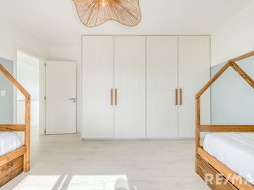 VENTA CASA 6 AMBIENTES EN PUERTOS DEL LAGO