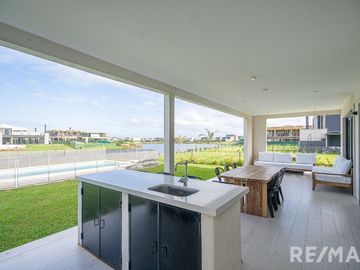 VENTA CASA 6 AMBIENTES EN PUERTOS DEL LAGO